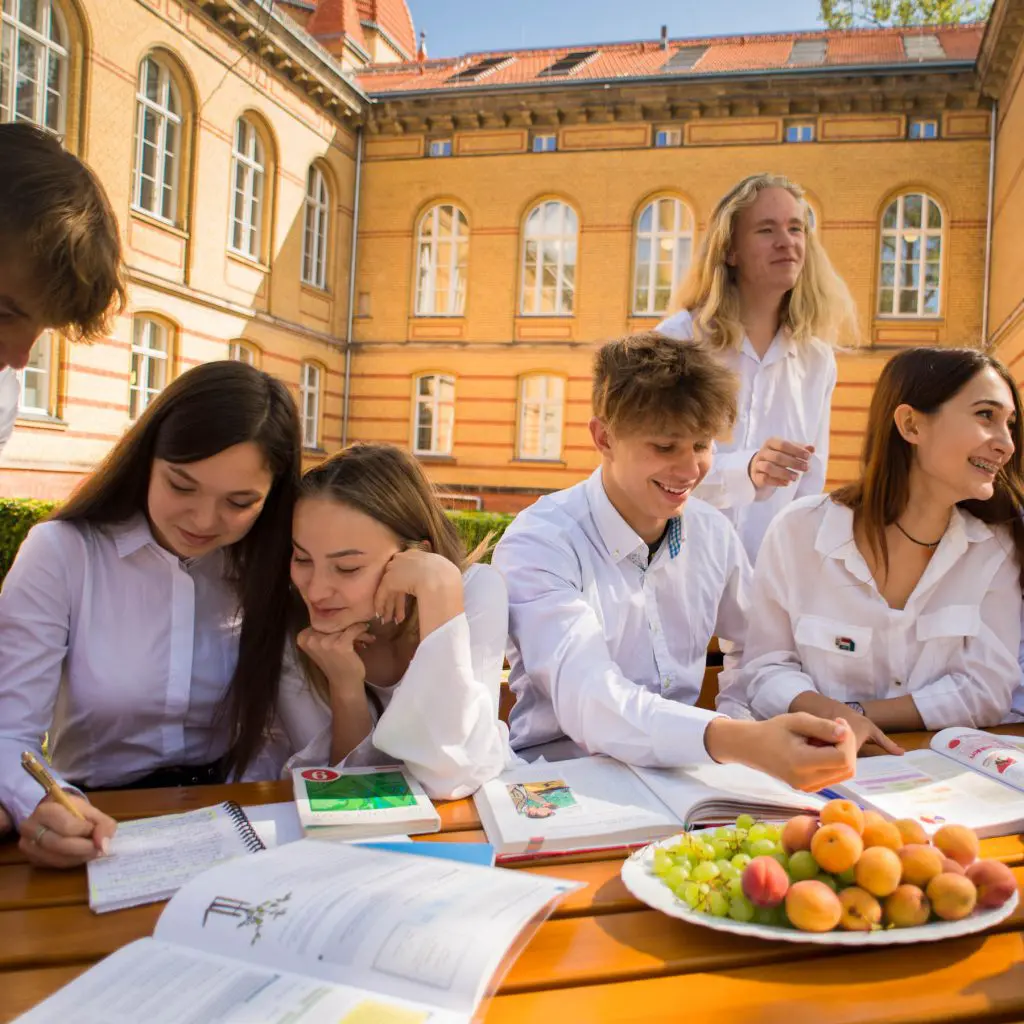 Internationale Lomonossow-Schule — Die Schule für mich!